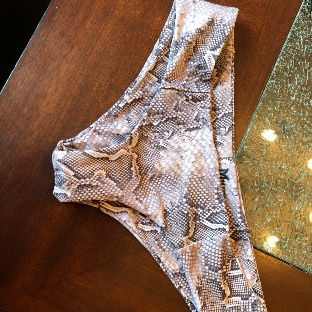 Bundled Mumu swim suit - L bottom M top